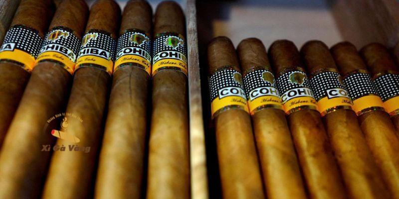 Xì gà cuốn máy sử dụng máy móc để tạo hình và cuốn điếu.